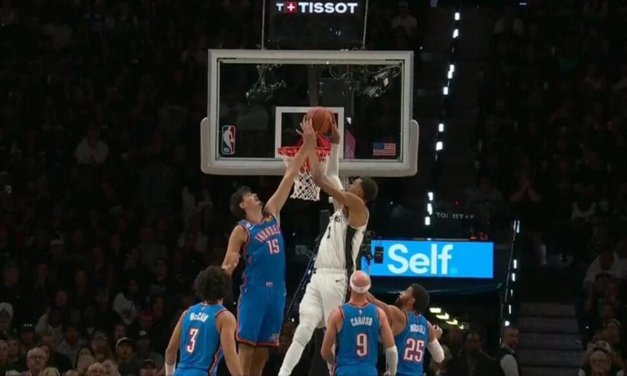 NBA Top 10: Ο Μάρα «σκέπασε» τον Γουεμπανιαμά και η πιρουέτα του Τόμπσον