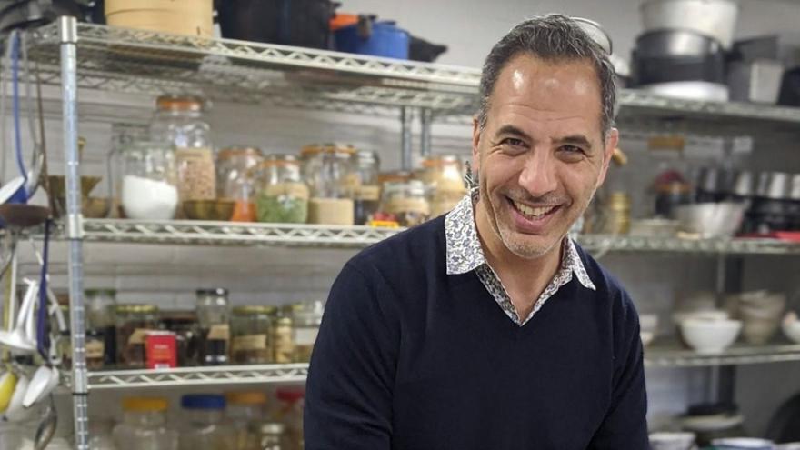 Yotam Ottolenghi: Η ιστορία του διάσημου σεφ, εστιάτορα και συγγραφέα βιβλίων μαγειρικής