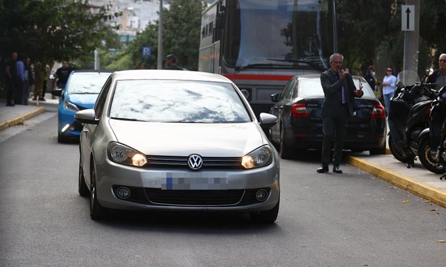 Κρατούνται στη ΓΑΔΑ μέχρι την απολογία τους οι έξι συλληφθέντες!