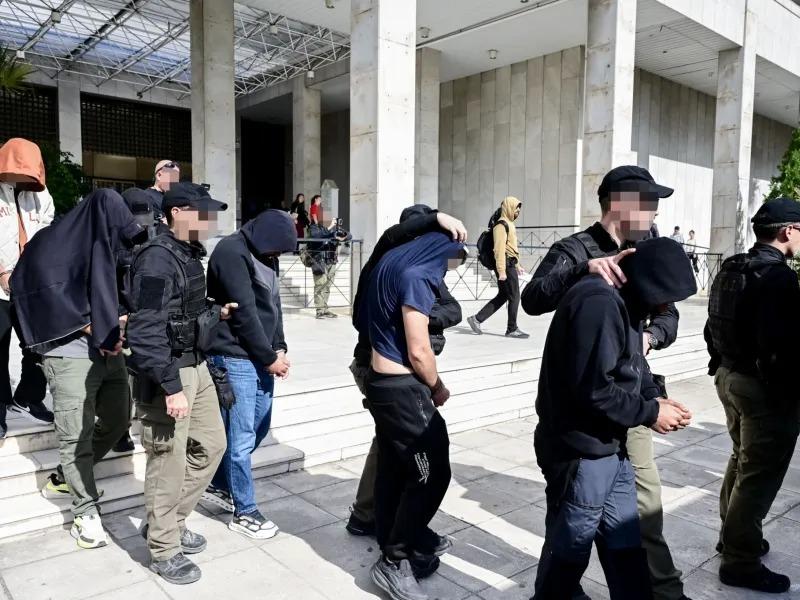 Pizza Fan: Ποινική δίωξη για κακουργήματα στους 23 συλληφθέντες - Ποιες είναι οι κατηγορίες