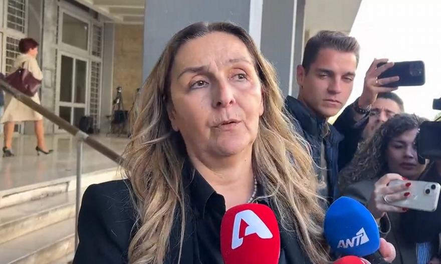 Συγκλομίζει η μητέρα του Άλκη Καμπανού: «Εκτίω τη δική μου ποινή, ισόβια στον πόνο»
