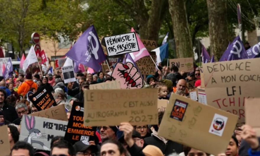 Γαλλία: Ξεκίνησε η κεντρική πορεία στο Παρίσι υπό δρακόντεια μέτρα ασφαλείας - Δακρυγόνα και κανόνια νερού σε διαδηλωτές
