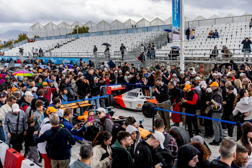 Allwyn x McLaren Racing: Fan Zone γεμάτη εμπειρίες από τη McLaren Racing