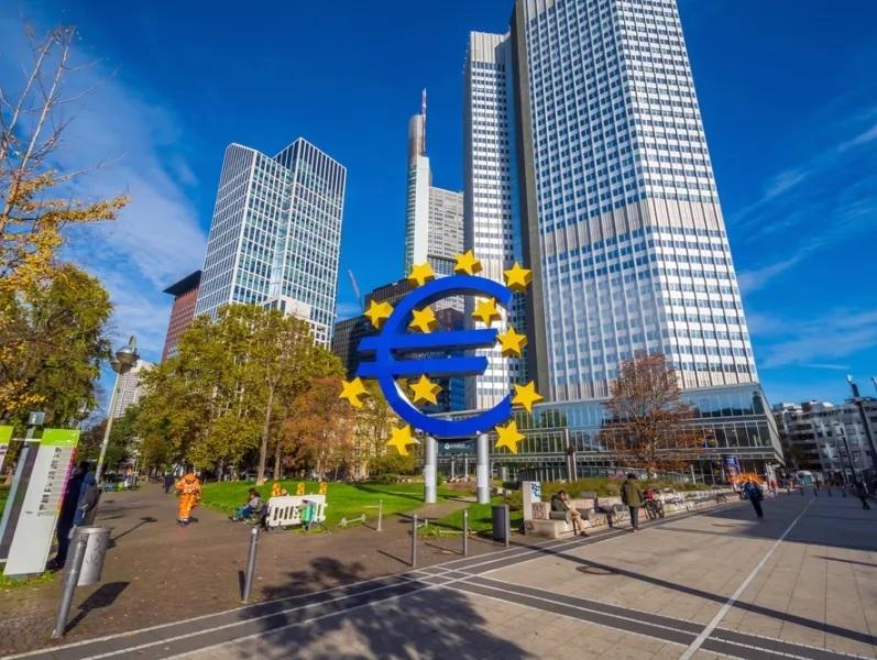ΕΚΤ: «Παγώνουν» στο 2,5% τα επιτόκια – Το δίλημμα για πληθωρισμό και ομόλογα