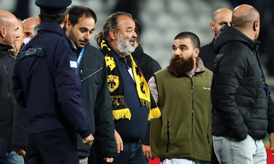 Ένταση στο φινάλε του ΠΑΟΚ-ΑΕΚ, τα είπαν Ηλιόπουλος και Σαββίδης