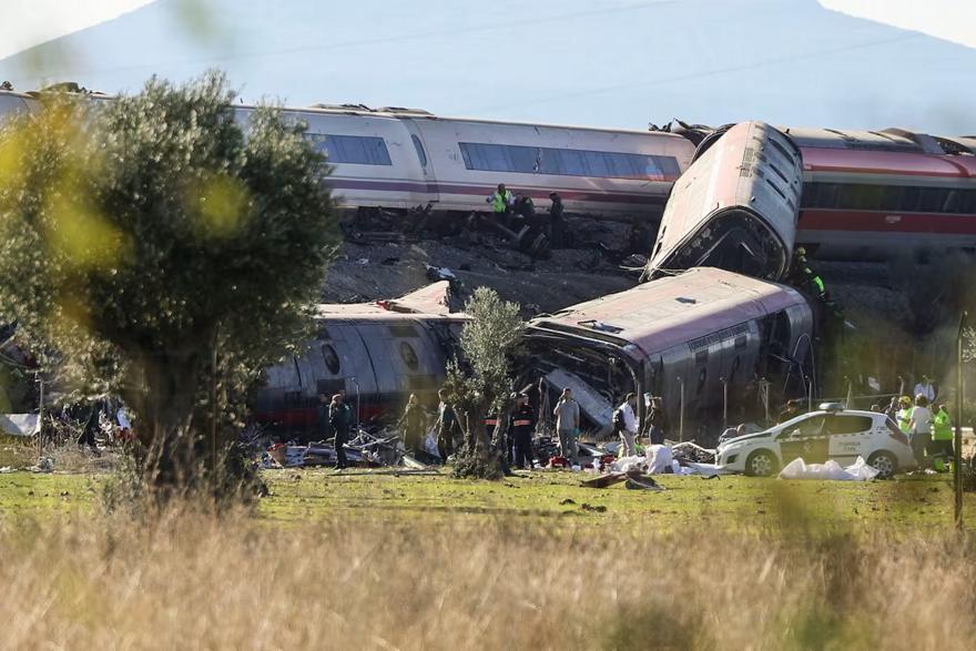 Ισπανία: Συγκρούστηκαν δύο τρένα υψηλής ταχύτητας - Τουλάχιστον 39 νεκροί
