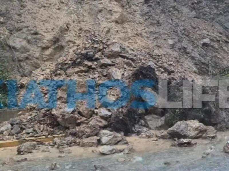 Η κακοκαιρία σαρώνει τη Σκιάθο: Απαγόρευση κυκλοφορίας στο οδικό δίκτυο προς Κουκουναριές
