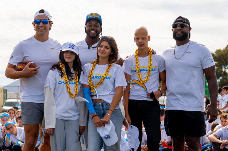 Los Angeles Chargers: Πάνω από 500 παιδιά στα NFL Flag Football Camps στη Σαντορίνη