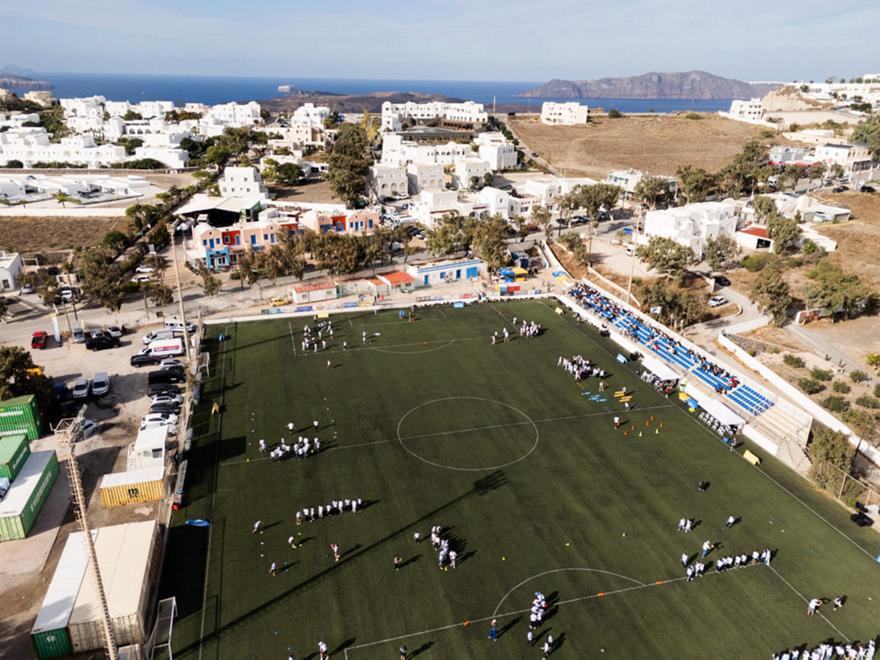 Los Angeles Chargers: Πάνω από 500 παιδιά στα NFL Flag Football Camps στη Σαντορίνη