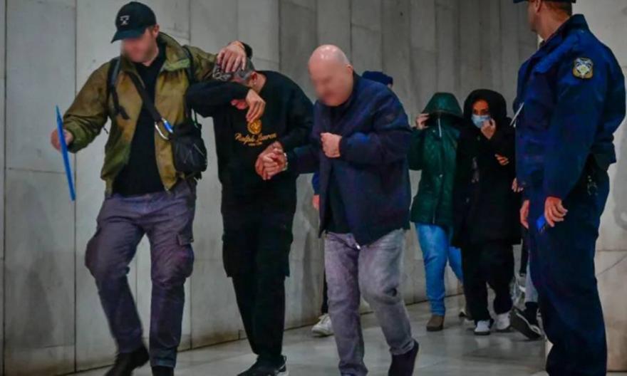 Υπόθεση «Χωριάτικο»: Ξεκινούν οι απολογίες των κατηγορουμένων - Στον ανακριτή και ο ιδιοκτήτης