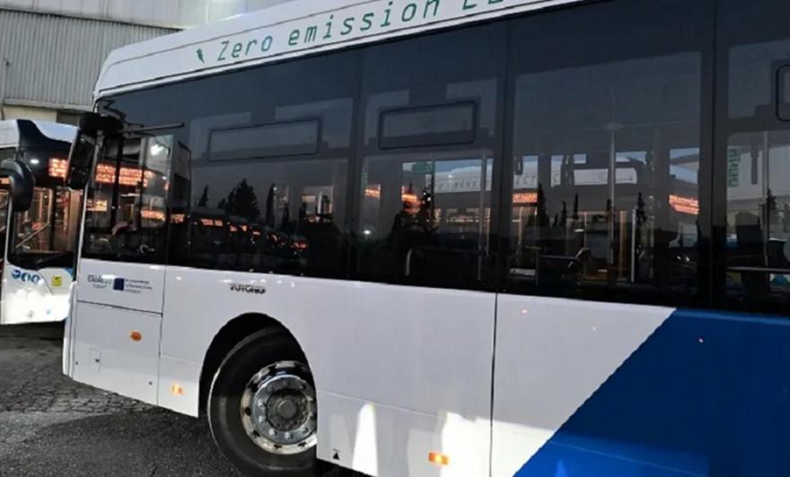 Νεκρή η γυναίκα που παρασύρθηκε από λεωφορείο στη Βουλιαγμένης στο ύψος της Βούλας