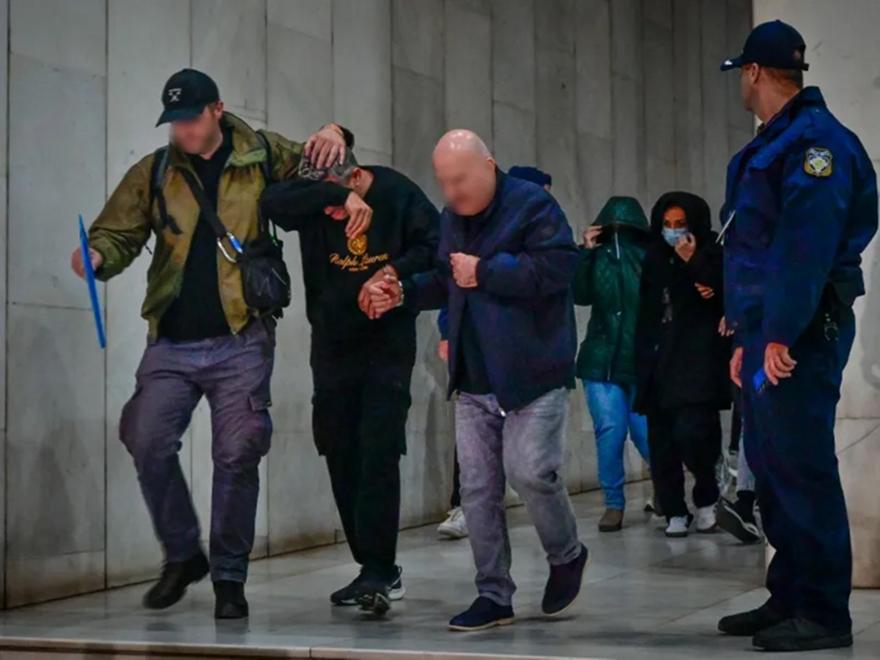 Υπόθεση «Χωριάτικο»: Ξεκίνησαν οι απολογίες των κατηγορουμένων - Στον ανακριτή και ο ιδιοκτήτης