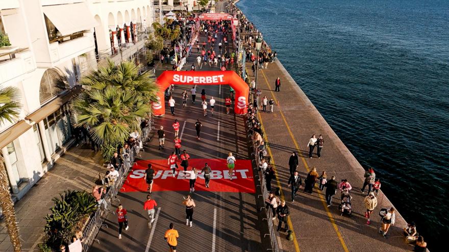 Superbet: Μεγάλος Χορηγός του 14ου Διεθνούς Νυχτερινού Ημιμαραθωνίου Θεσ/νίκης - ZeniΘ