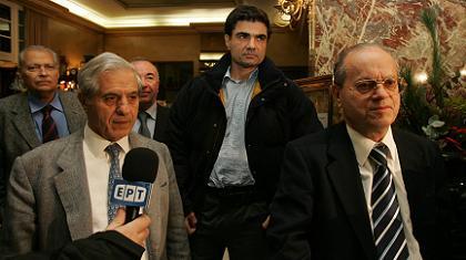 Προχωρούν ενωμένοι…