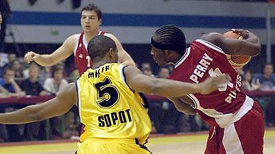 Κιζέφσκι: «Η ΑΕΚ παίζει καλό μπάσκετ»