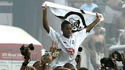 Ρομπίνιο: «Παραμένω στη Σάντος»