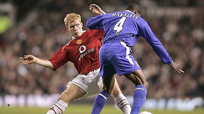 Ανανέωσε ο Σκόουλς με Μάντσεστερ.