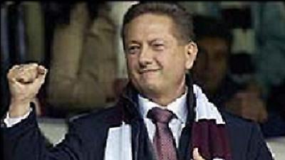 Έξαλλος ο πρόεδρος της Χαρτς