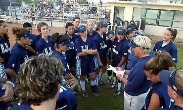 Σόφτμπολ: Ανανέωσε για έναν χρόνο η Γουέλς