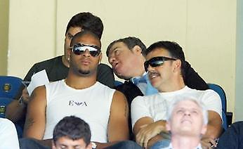 Αρνείται να δοθεί δανεικός ο Αντριάνο