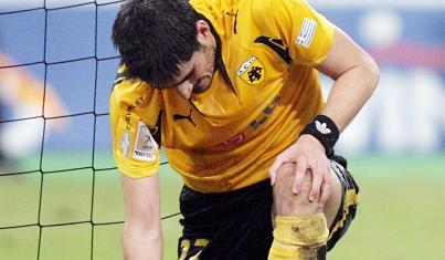 Κοιτάει μπροστά…