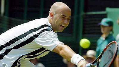 Αγκάσι: «Σιγά μη σταματήσω»