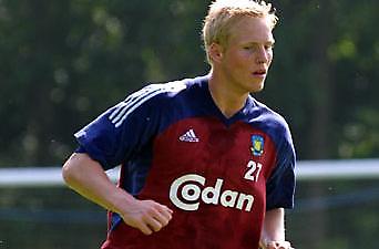 Δύο αμυντικούς «τσεκάρει» η Λίβερπουλ