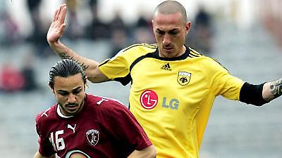 Περιμένει και ελπίζει