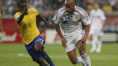 Ανρί: «Μας έριχναν μπουνιές εκτός φάσης»