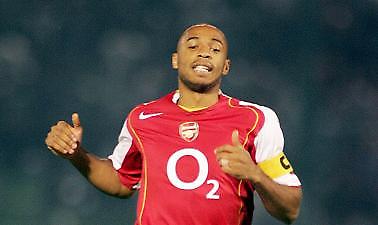 «Γυαλίζουν τα μάτια του»