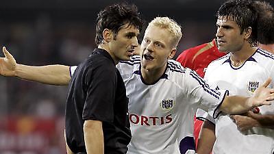 Jupiler League:Δύσκολη έξοδος για τους τρεις