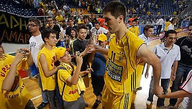 «Ζωντανός» ο «αυτοκράτορας»