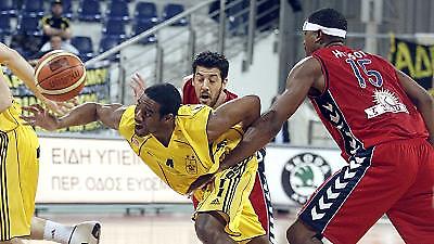 Νίκη τριάδας…