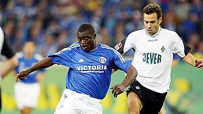 Ανανέωσε με Σάλκε ο Ασαμόα