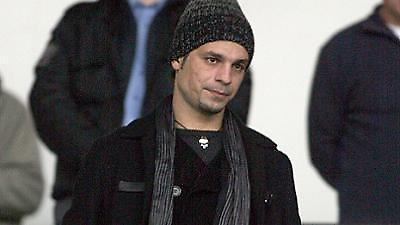 Αλλάζει στάση!