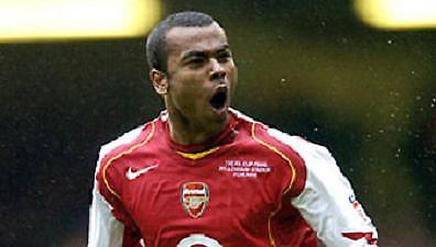 Κουνάει μαντήλι ο Κόουλ