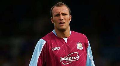 Τάσεις φυγής από τον Άστον