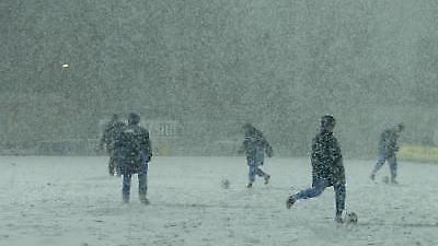 Το χιόνι έφερε αναβολές στη Γαλλία