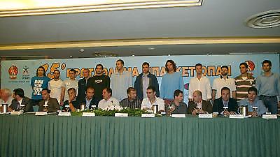 Μια καρέκλα παραπέρα…