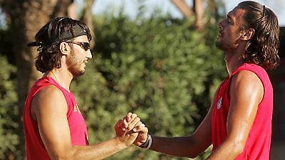 Πέρασαν και περιμένουν