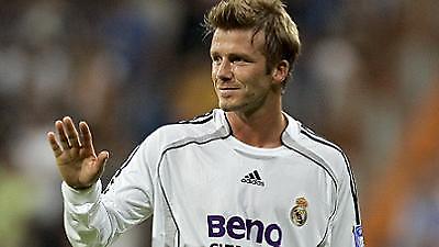 «Κρέμονται» από τα…χείλη του Μπέκαμ!