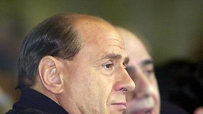 Ξανά στις επάλξεις ο Μπερλουσκόνι