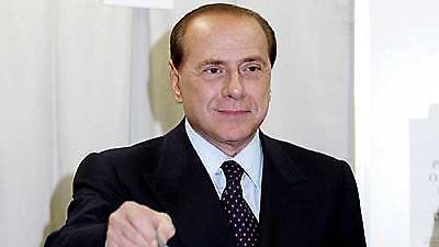 Στόχος 'καμικάζι' ο Μπερλουσκόνι