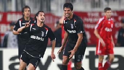 Της φόρεσε φέσι!