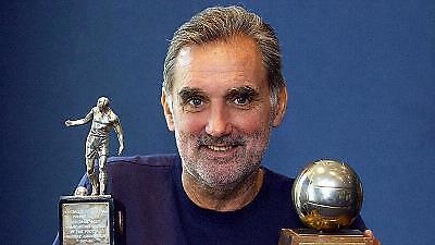 Χιλιάδες κόσμου στο τελευταίο αντίο στον Μπεστ