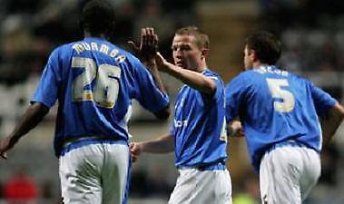 Βαρύς αποκλεισμός για Νιούκαστλ, νίκη-θρίλερ για Φούλαμ