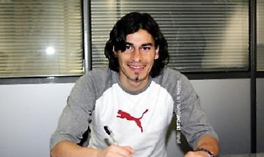 Επιτέλους υπέγραψε...