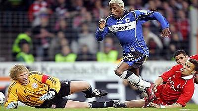 Υπέγραψε στην Βόλφσμπουργκ ο Ισαάκ Μποακί