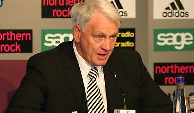 Ασέβεια απέναντι στον Σερ…