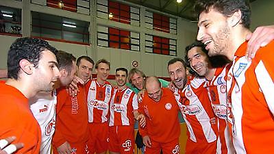 «Ερυθρόλευκα» τεστ εκτός Ελλάδος